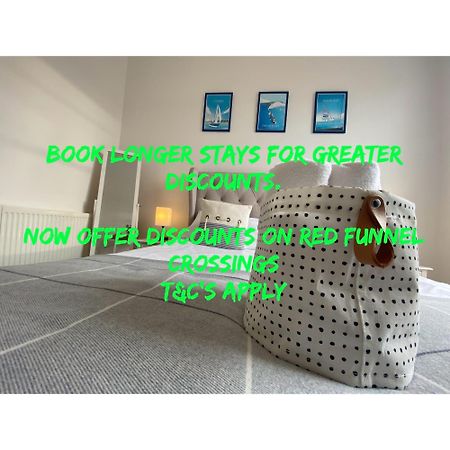 Wight On The Beach, Sleeps 4, Free Off Road Parking, Balcony With Sea Views 라이드 외부 사진
