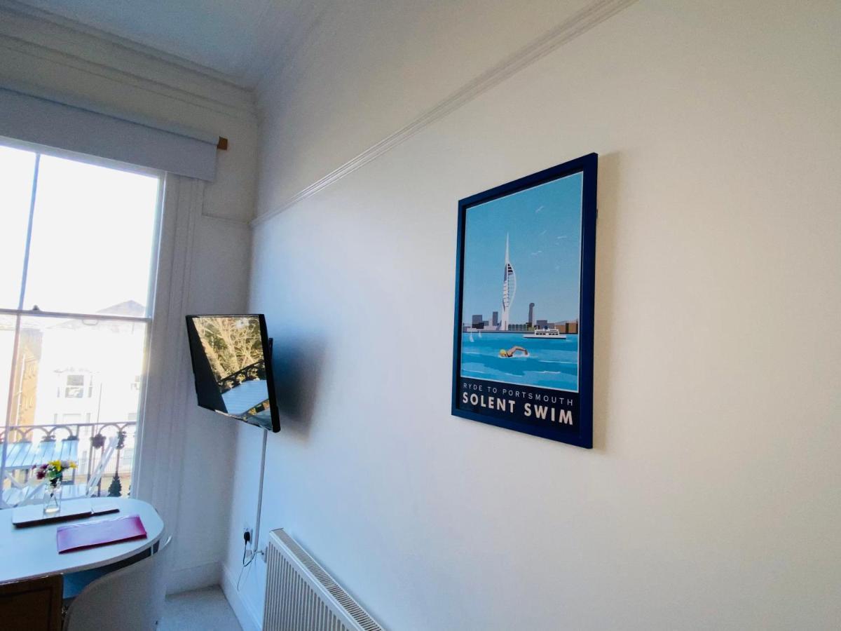 Wight On The Beach, Sleeps 4, Free Off Road Parking, Balcony With Sea Views 라이드 외부 사진
