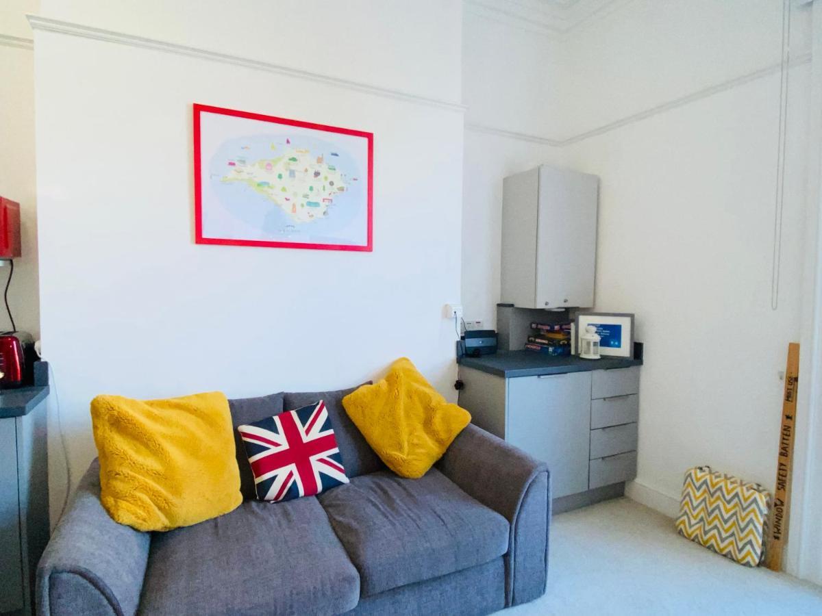 Wight On The Beach, Sleeps 4, Free Off Road Parking, Balcony With Sea Views 라이드 외부 사진