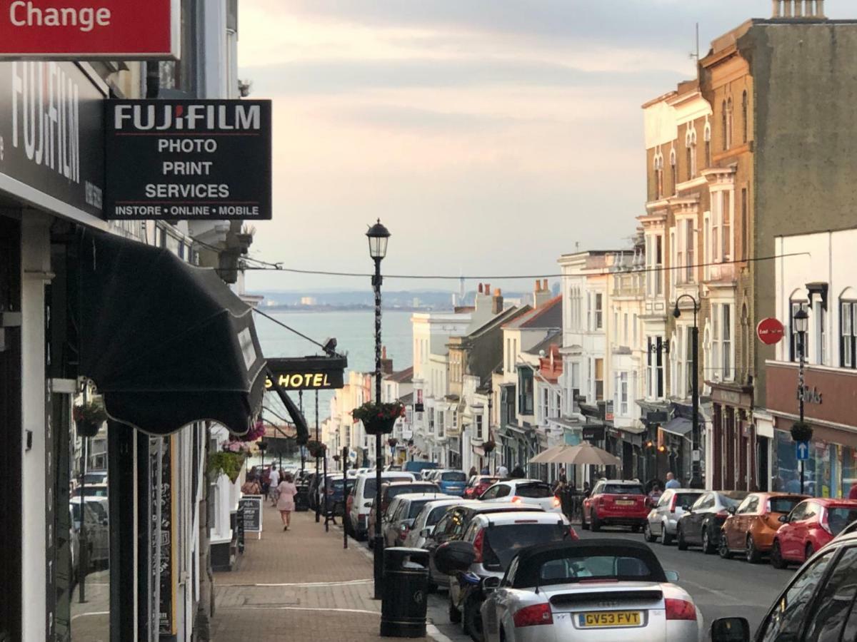 Wight On The Beach, Sleeps 4, Free Off Road Parking, Balcony With Sea Views 라이드 외부 사진