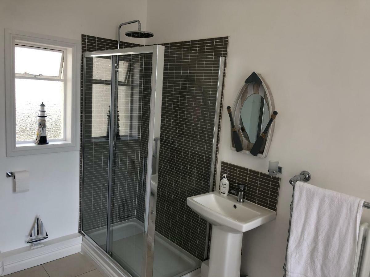 Wight On The Beach, Sleeps 4, Free Off Road Parking, Balcony With Sea Views 라이드 외부 사진