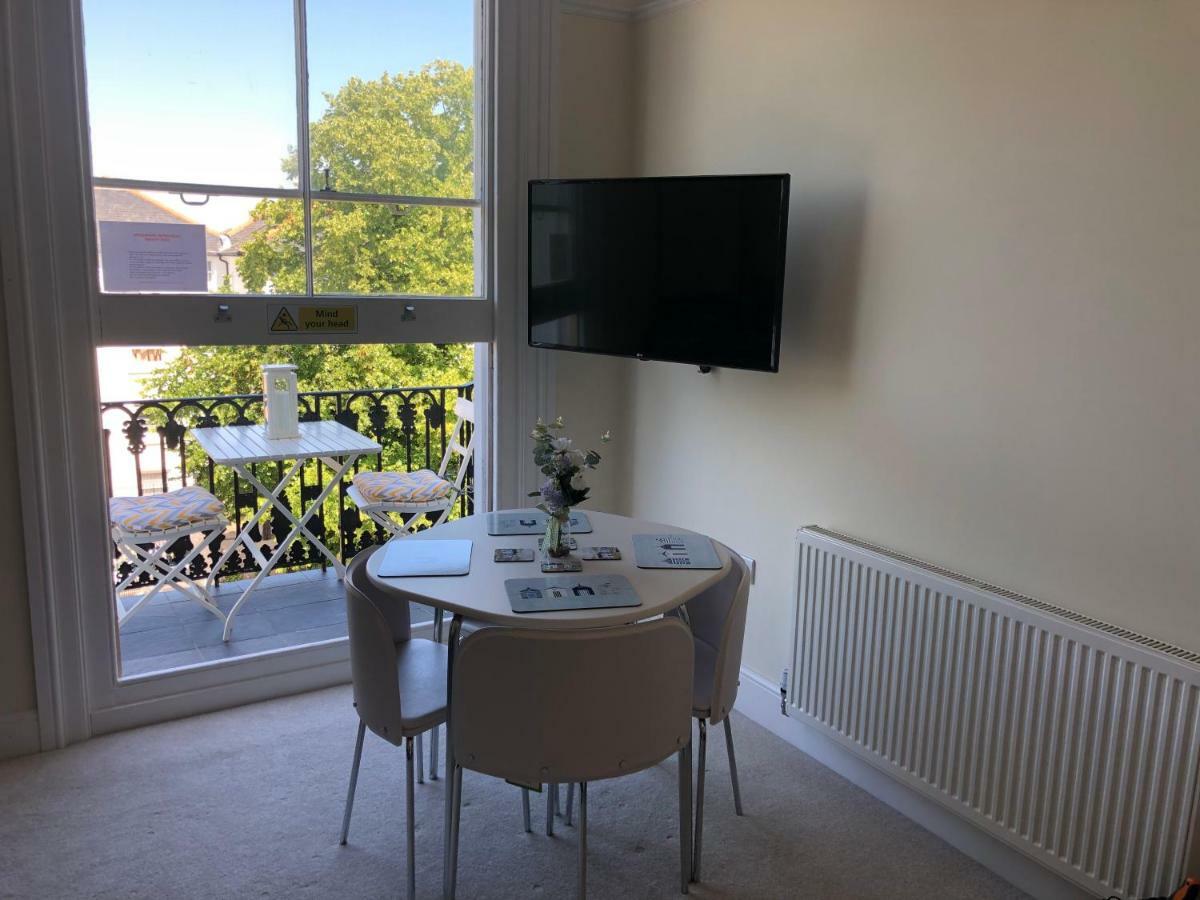 Wight On The Beach, Sleeps 4, Free Off Road Parking, Balcony With Sea Views 라이드 외부 사진