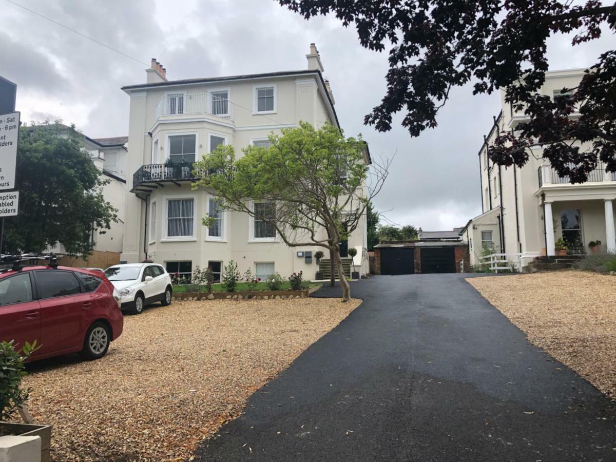 Wight On The Beach, Sleeps 4, Free Off Road Parking, Balcony With Sea Views 라이드 외부 사진