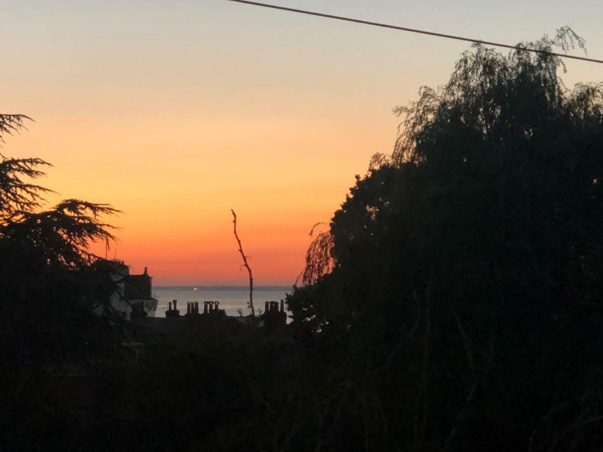 Wight On The Beach, Sleeps 4, Free Off Road Parking, Balcony With Sea Views 라이드 외부 사진