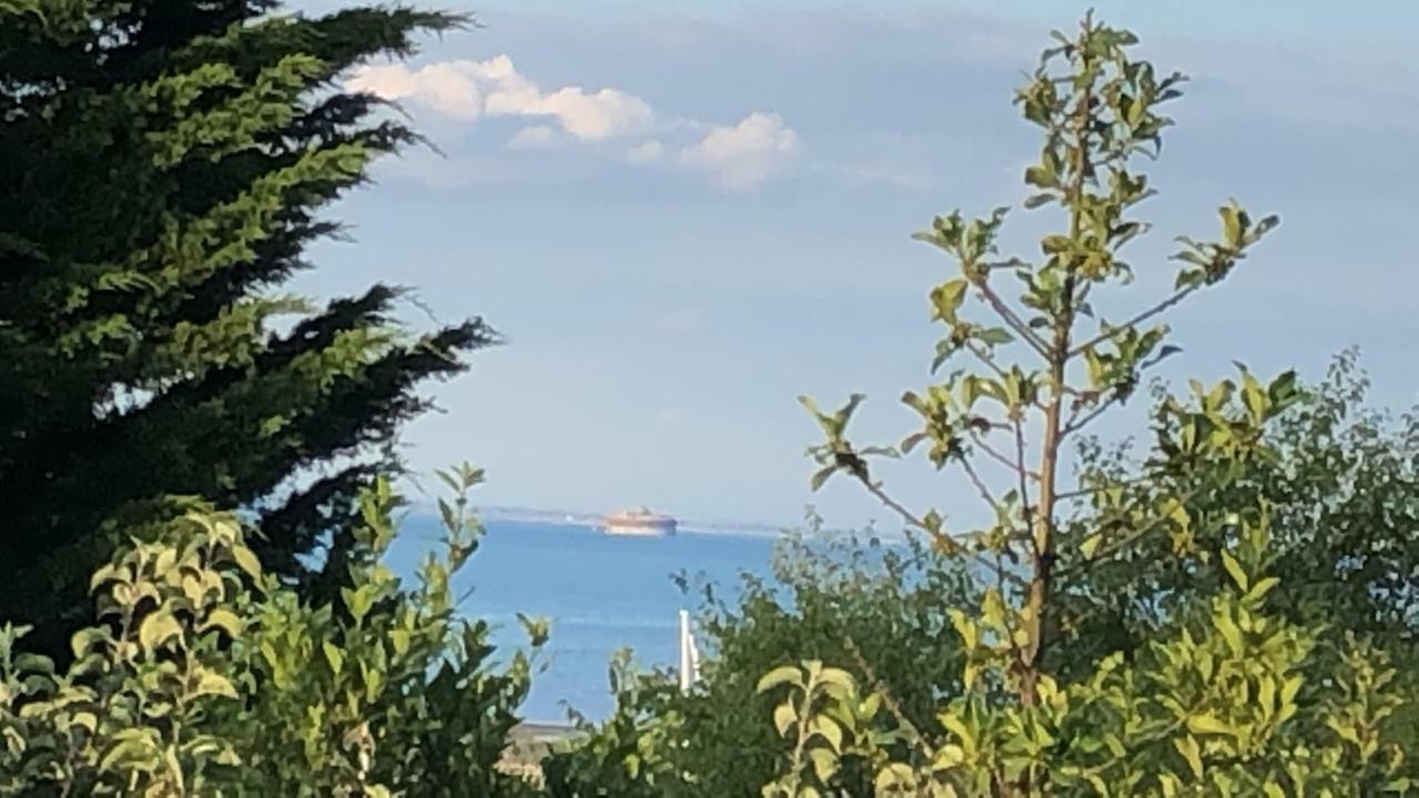 Wight On The Beach, Sleeps 4, Free Off Road Parking, Balcony With Sea Views 라이드 외부 사진